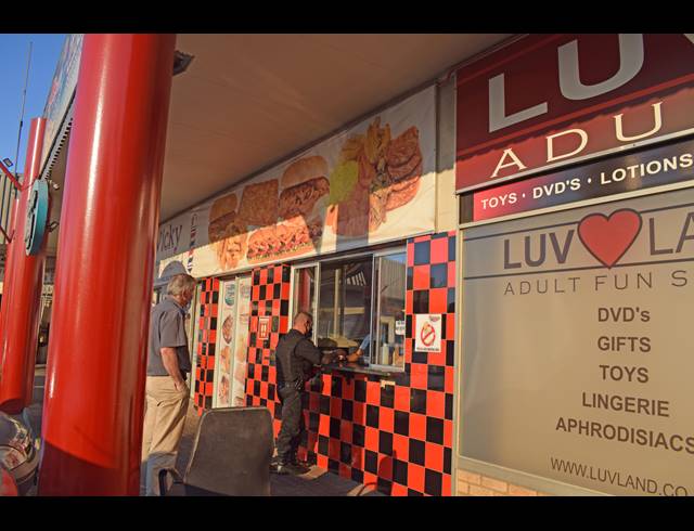 1,205M² RETAIL FOR SALE IN FARRARMERE